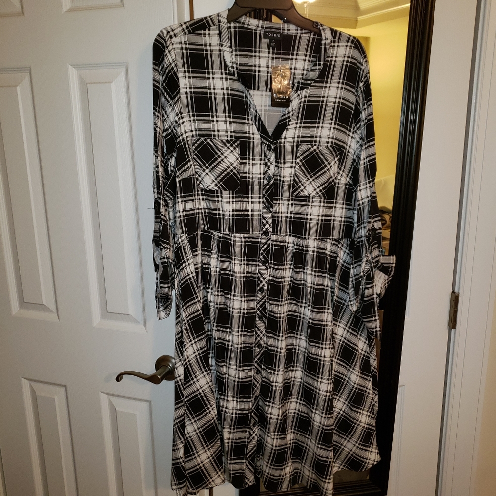 NWT 2X Torrid buttonfront shirtdress.